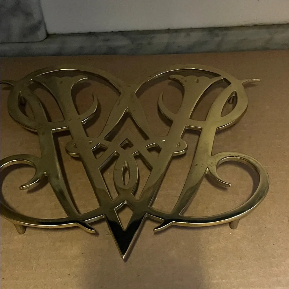 Elegant Brass Williamsburg Trivet. Footed 9 Inch